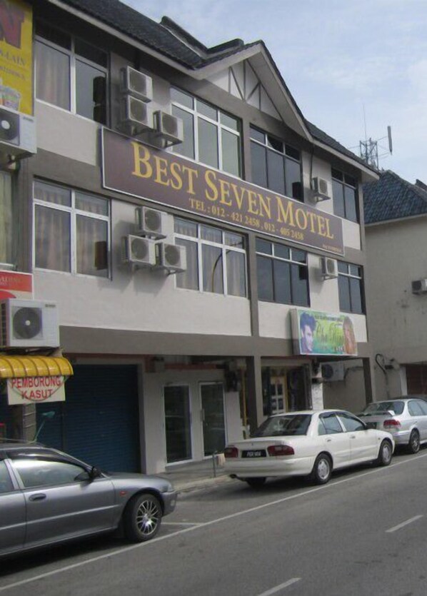 Front of property - Best Seven Motel (Langkawi)