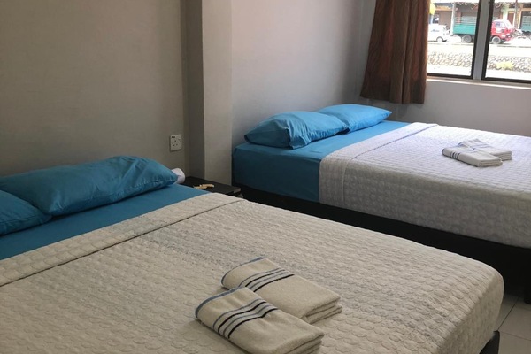 Iron/ironing board, rollaway beds, free WiFi