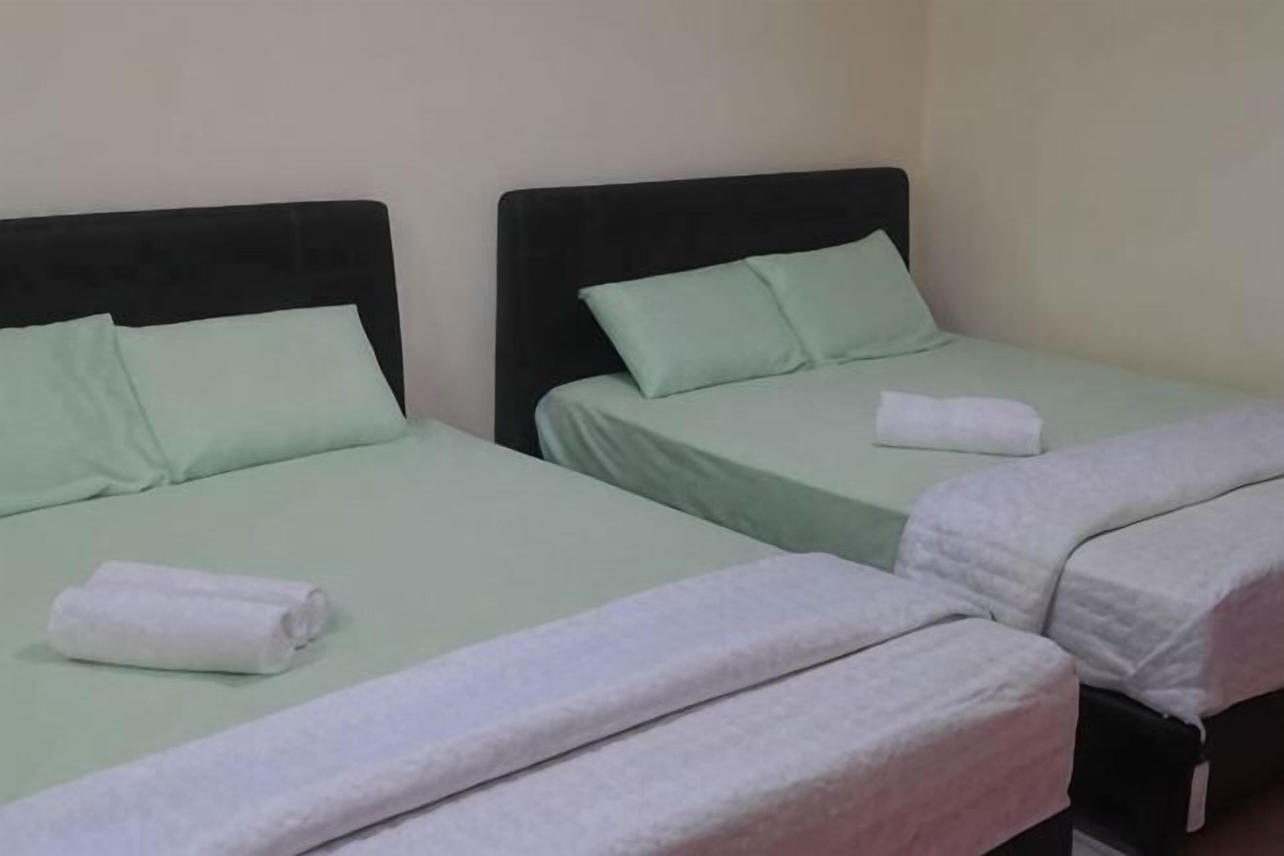 Iron/ironing board, rollaway beds, free WiFi