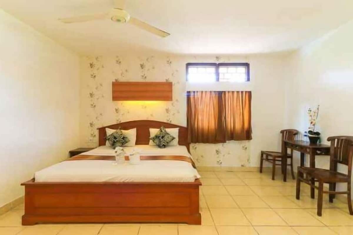 Desk, rollaway beds, free WiFi, bed sheets