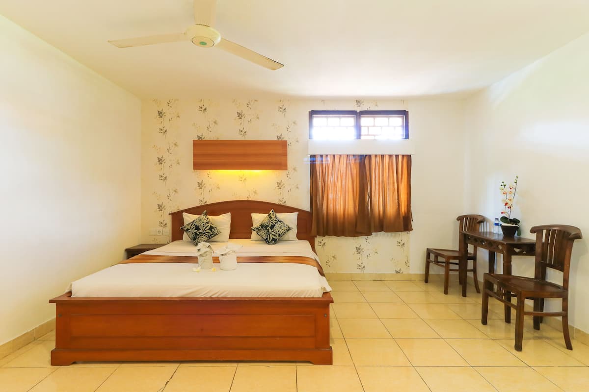 Cottage Tiêu chuẩn (with Fan) | Bàn, giường gấp/giường phụ (phụ phí) 