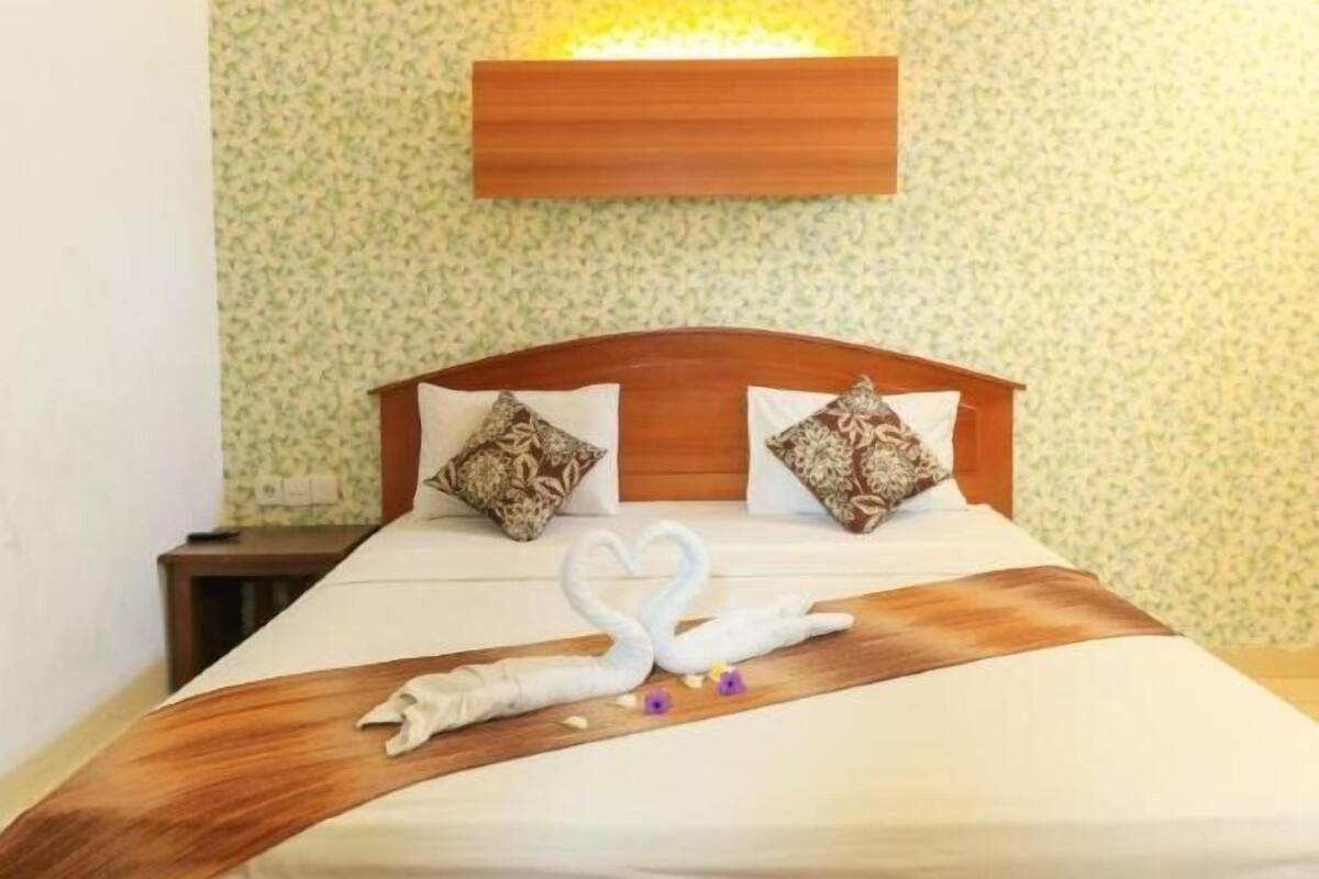 Desk, rollaway beds, free WiFi, bed sheets