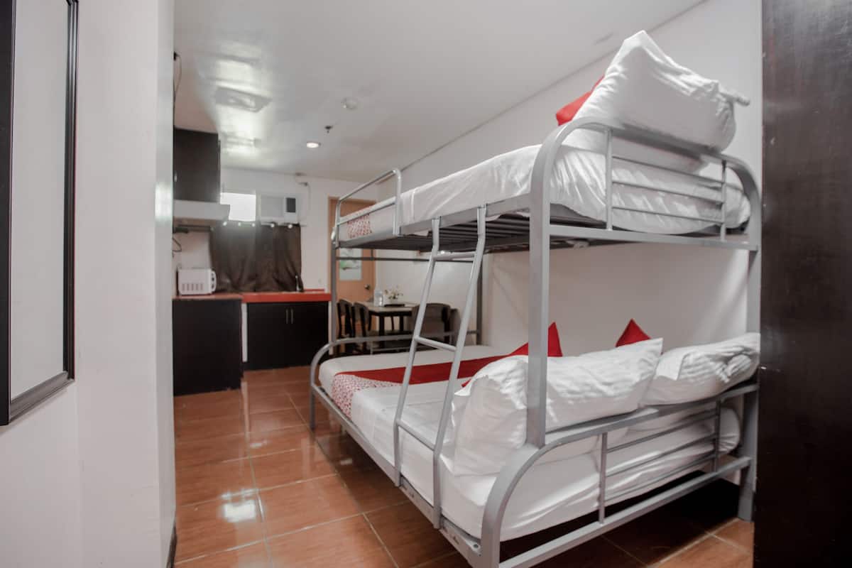 Standard Studio | Desk, iron/ironing board, free WiFi, bed sheets