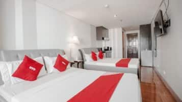 Family Studio Suite | Desk, iron/ironing board, free WiFi, bed sheets