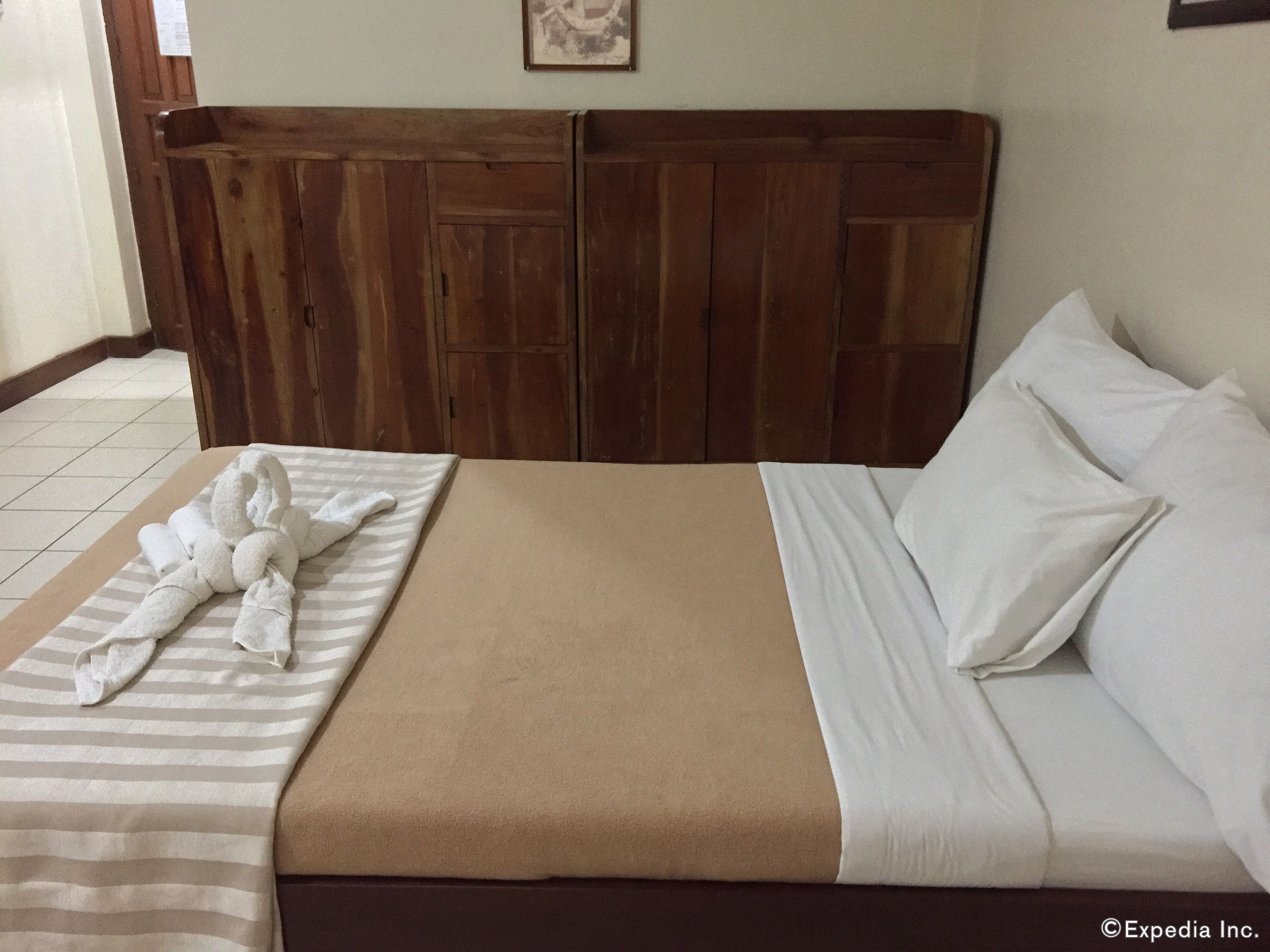 Desk, rollaway beds, free WiFi, bed sheets