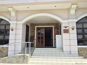 Property entrance - El Haciendero Private Hotel (Iloilo)
