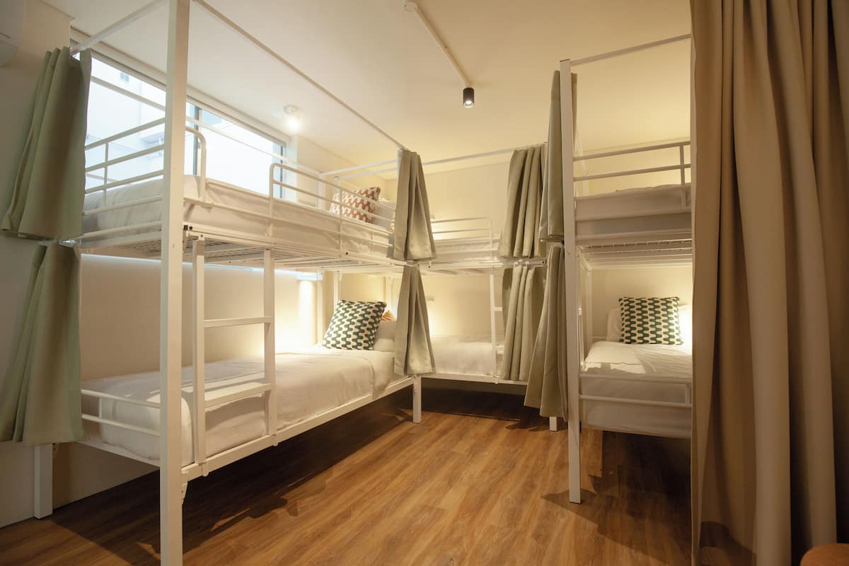 Room, 6 Bedrooms