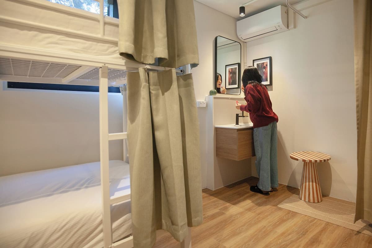 Shared Dormitory, Women only