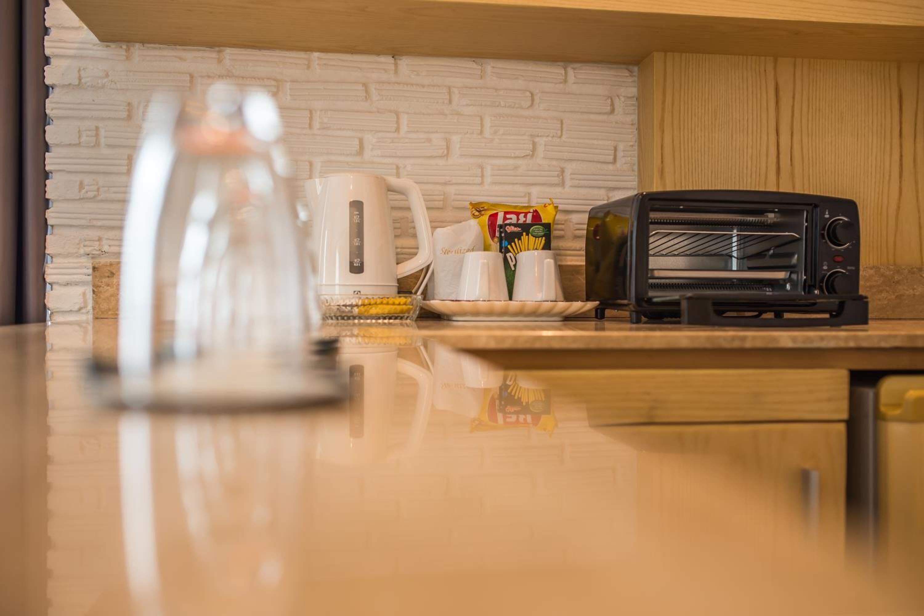 fridge, electric kettle