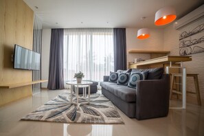 32-inch LCD TV with digital channels, TV