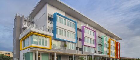 Vista frontal de la propiedad