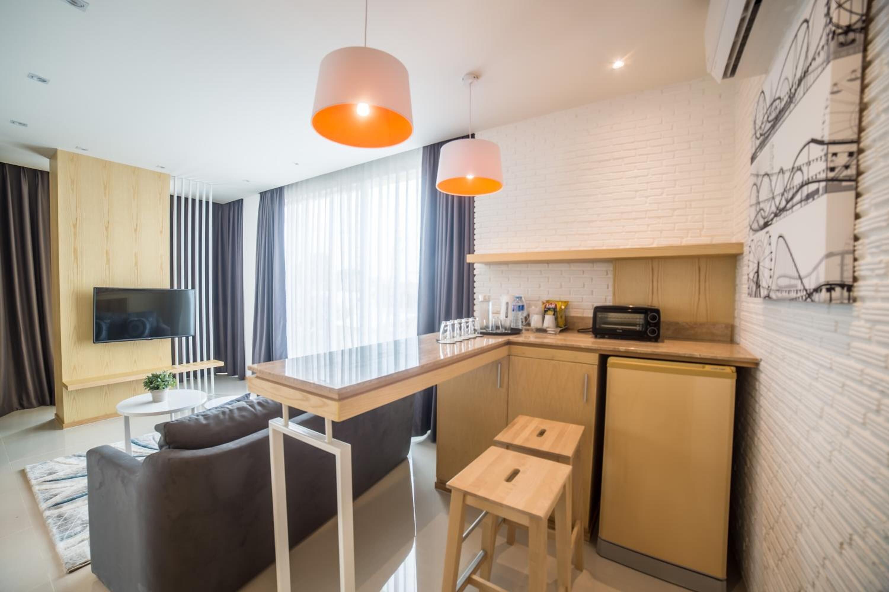 fridge, electric kettle