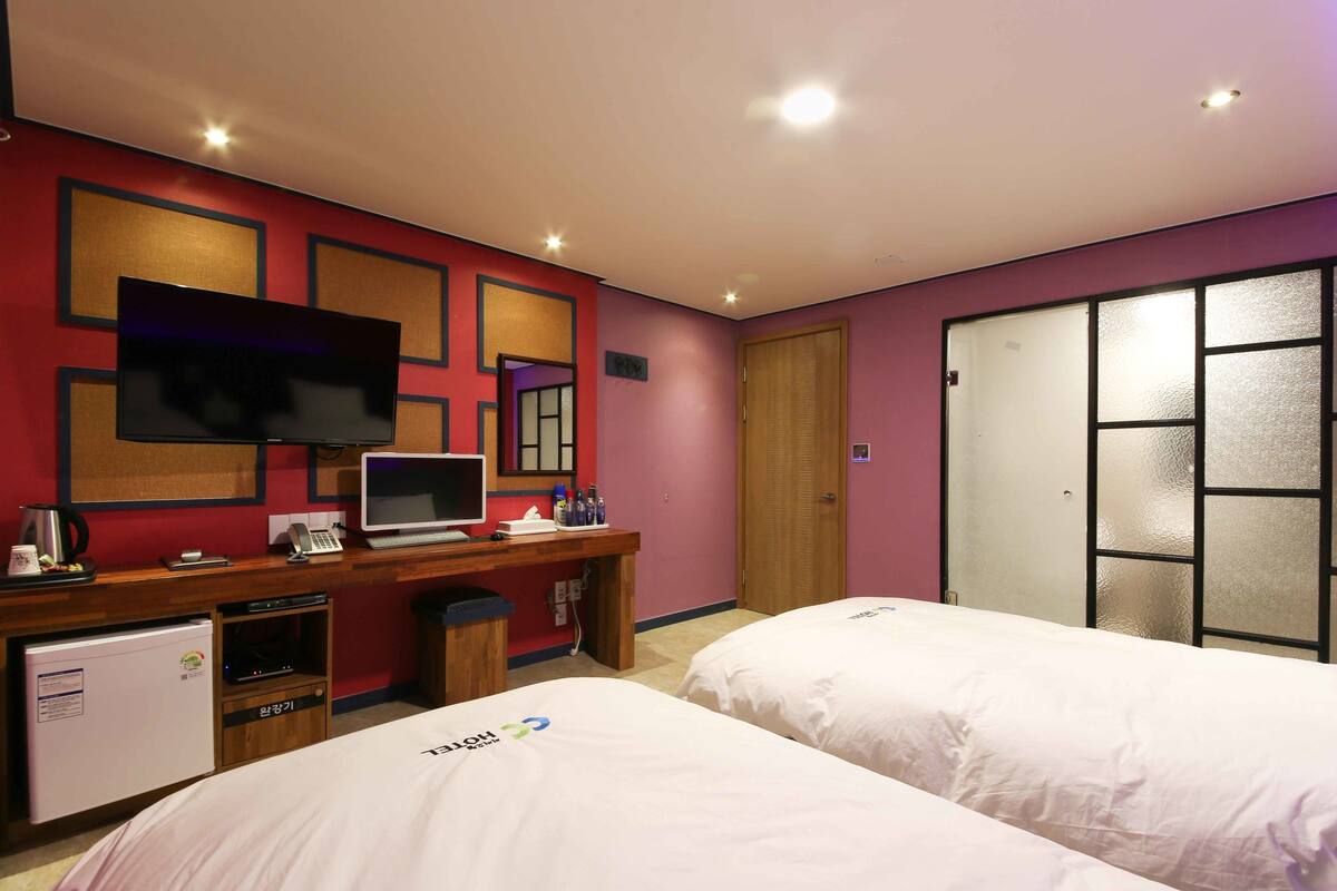 Twin Room | Premium bedding, free WiFi