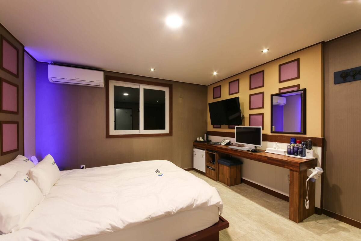 Double Room | Premium bedding, free WiFi
