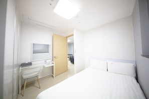 ファミリー ダブルルーム (with Kitchen and Washing Machine) | デスク、WiFi (無料)