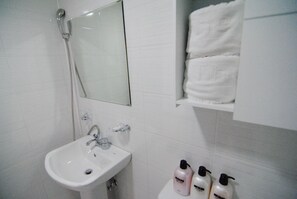 Bathroom - Inn The City Business Hotel (Seoul)
