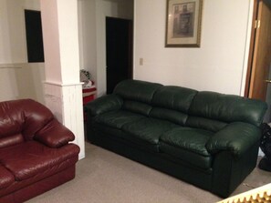 50-Zoll-Fernseher mit Kabelempfang, DVD-Player