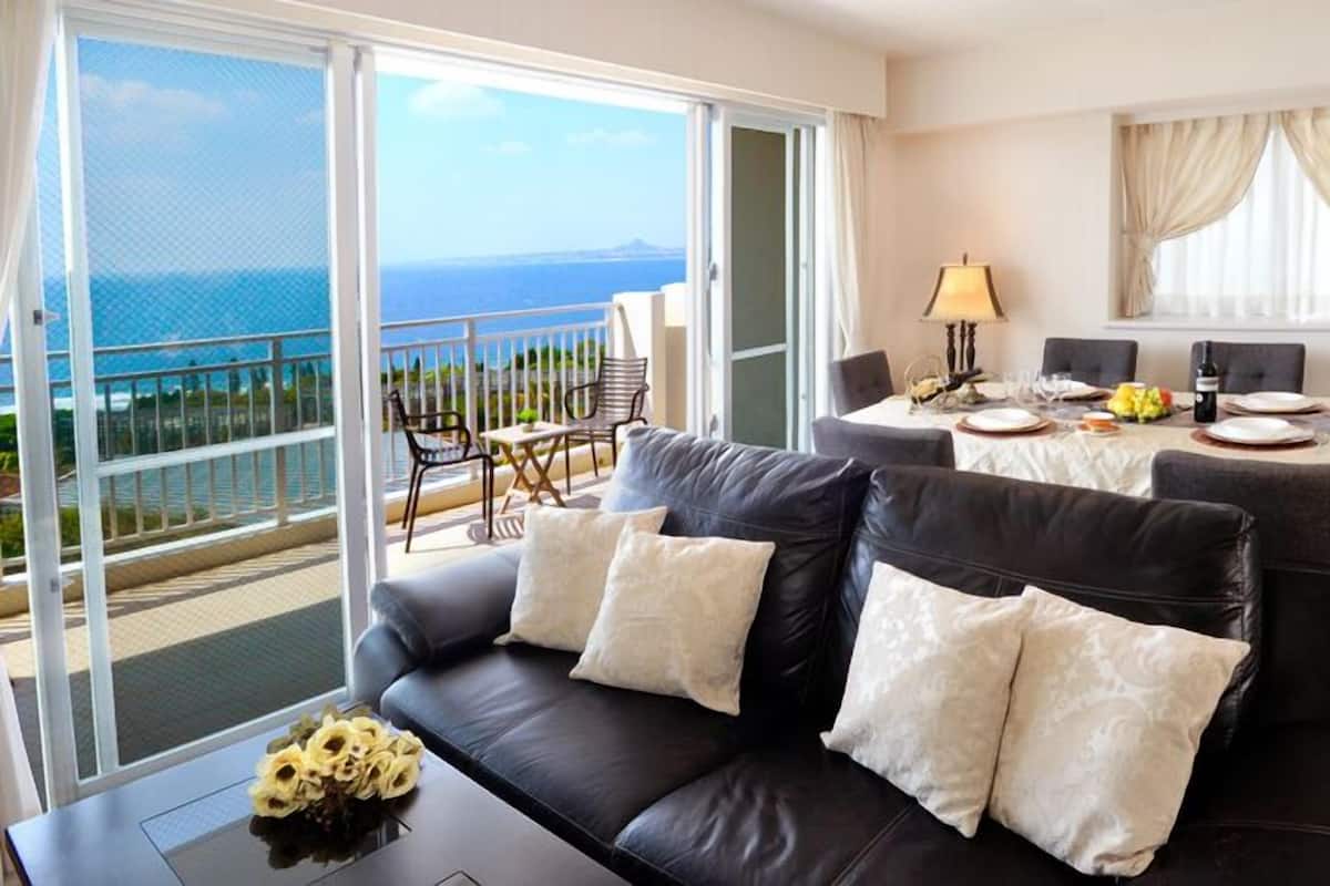 Living area | TV