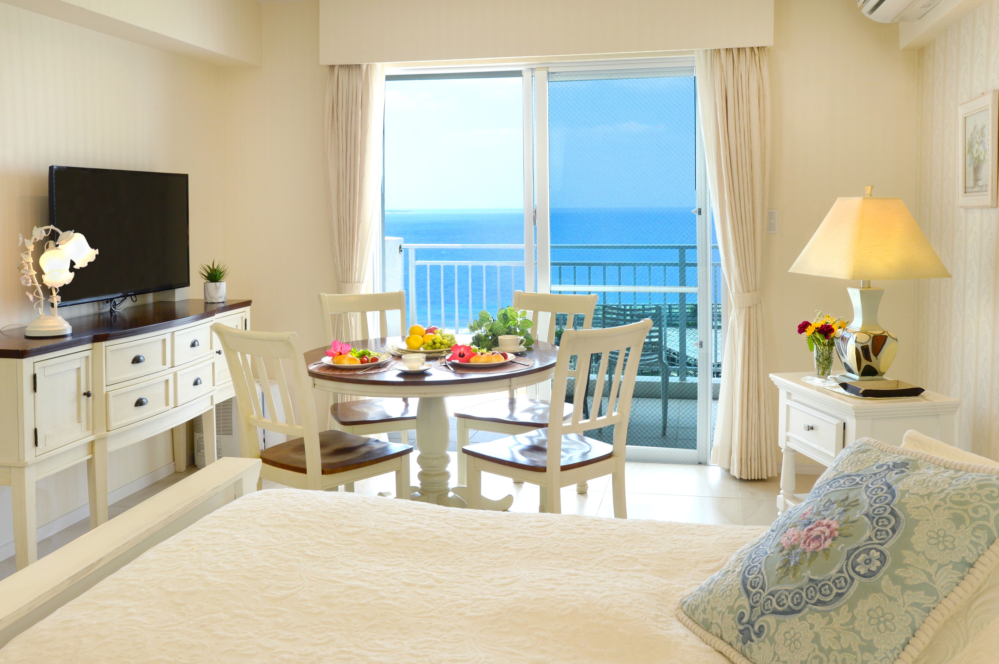 Twin Room, Non Smoking, Ocean View (Corner, For 1-2 people, 33sqm) | Living area | TV