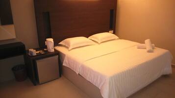 Desk, rollaway beds, WiFi