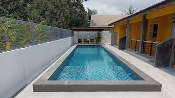 Kolam renang terbuka