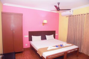 Quarto standard, para não fumantes ( A/C ) | Escrivaninha, cortinas blackout, roupa de cama
