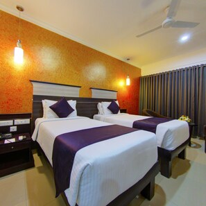 Premium bedding, desk, soundproofing, iron/ironing board - The Dunes Continental (Kanayannur)