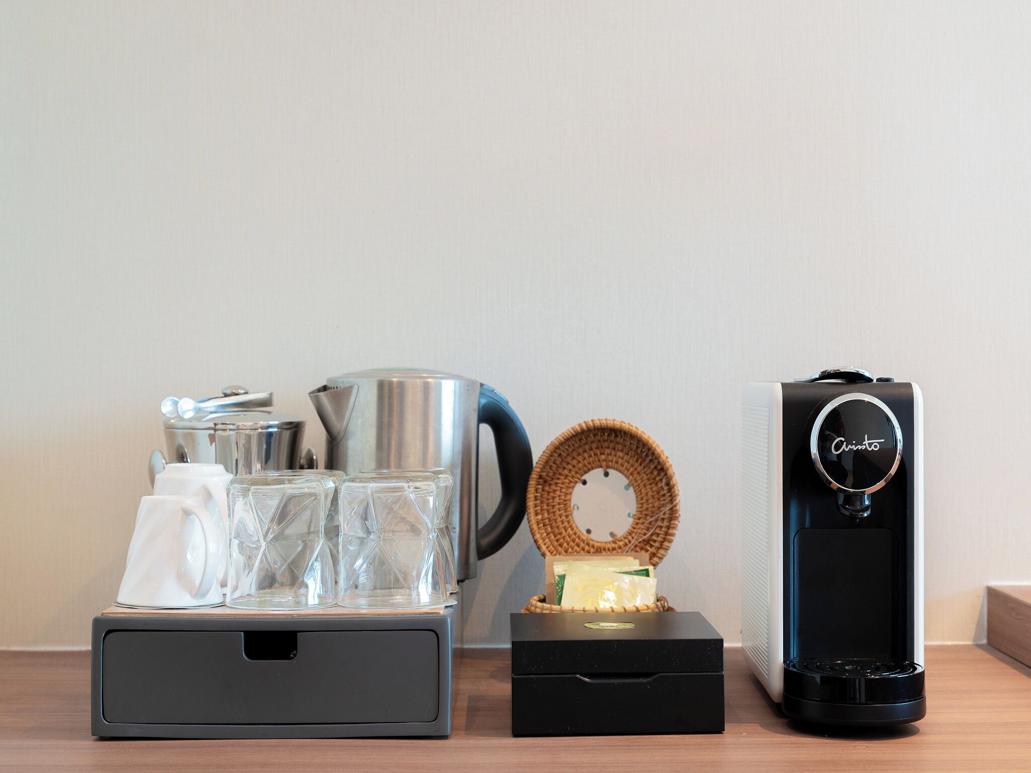 executive suite | premium bedding, in-room safe, desk, laptop workspace