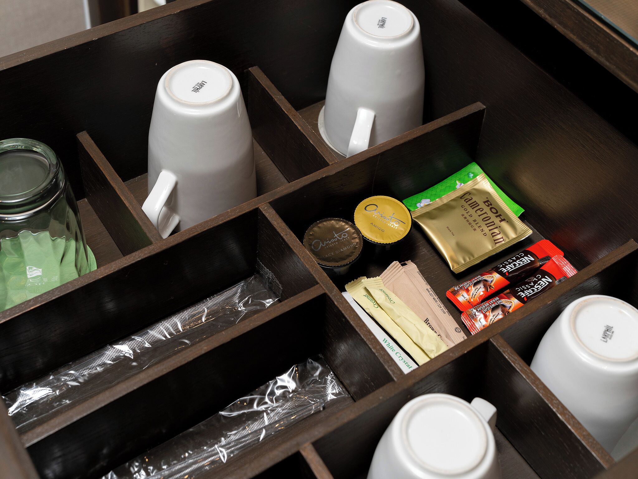 executive deluxe room | premium bedding, in-room safe, desk, laptop workspace