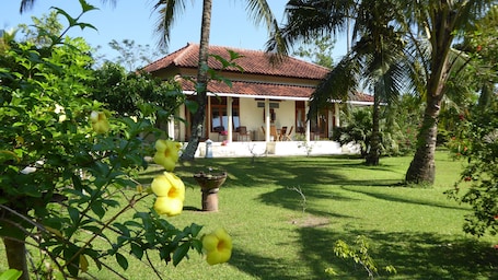 Desk, free cribs/infant beds, rollaway beds, free WiFi