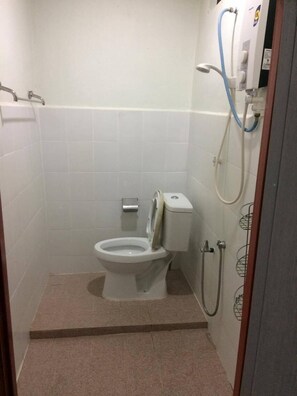 Double Deluxe Room | Bathroom | Shower, towels - Bohok Guest House (Langkawi)