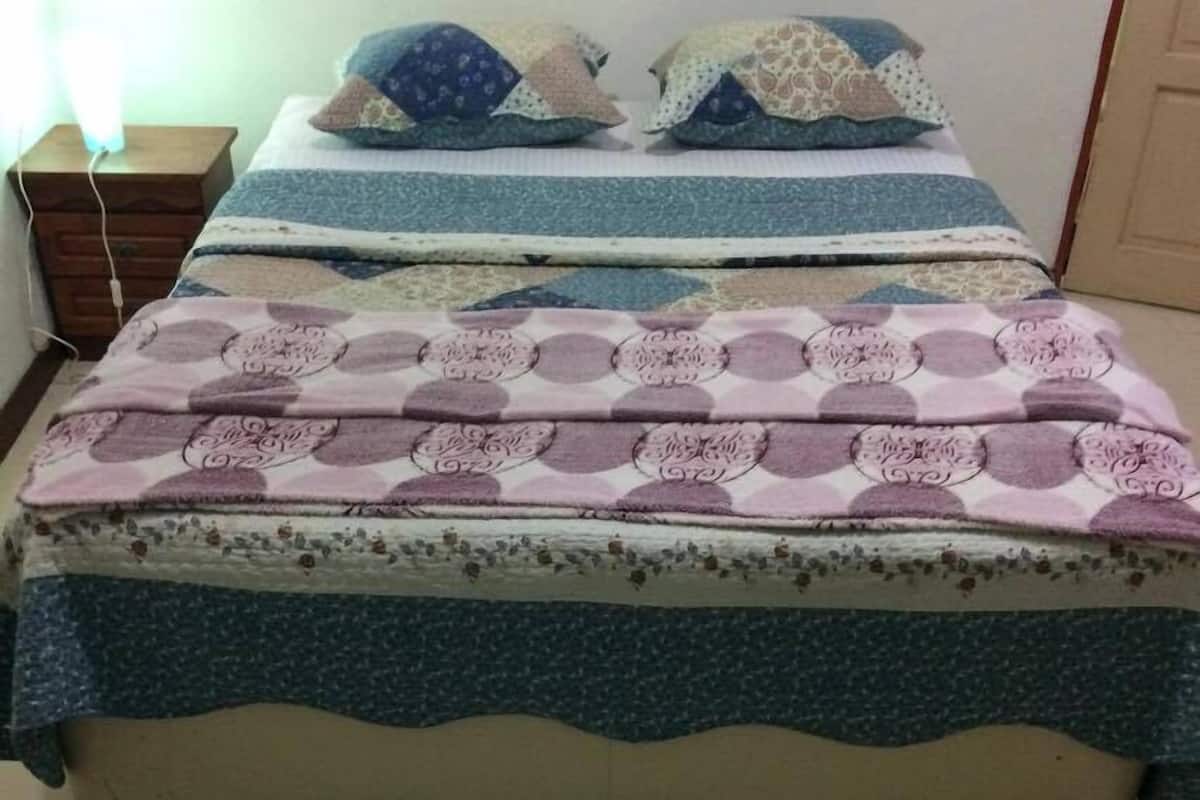 Iron/ironing board, rollaway beds, free WiFi