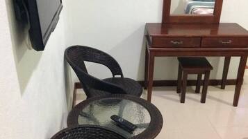 Double Deluxe Room | Iron/ironing board, rollaway beds, free WiFi