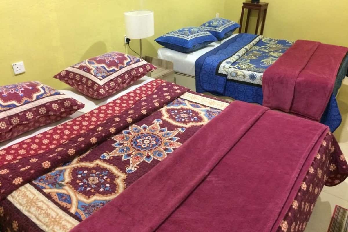 Iron/ironing board, rollaway beds, free WiFi