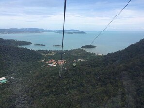 A cable car system with a mountainous landscape and a body of water in the background. - Bohok Guest House (Langkawi)