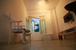 Europe Homestay, 3 Bedrooms | Living area