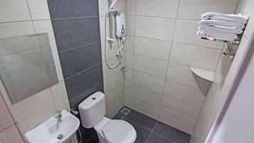 Ducha, artículos de tocador gratuitos, toallas