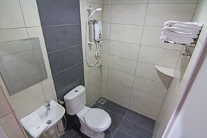 Shower, free toiletries, towels - Thanks Hotel (Nibong Tebal)