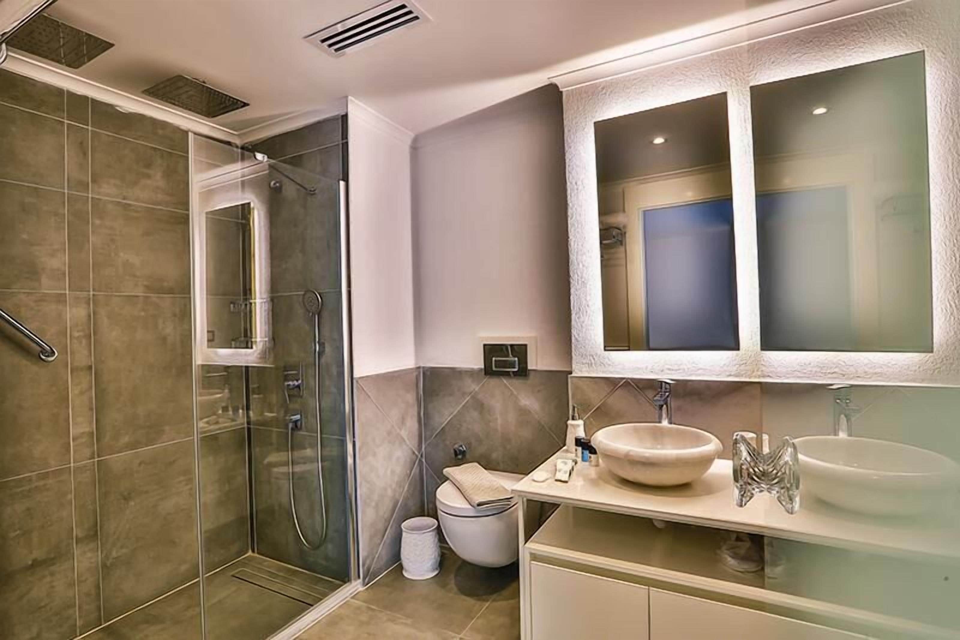 shower, free toiletries, hair dryer, bathrobes