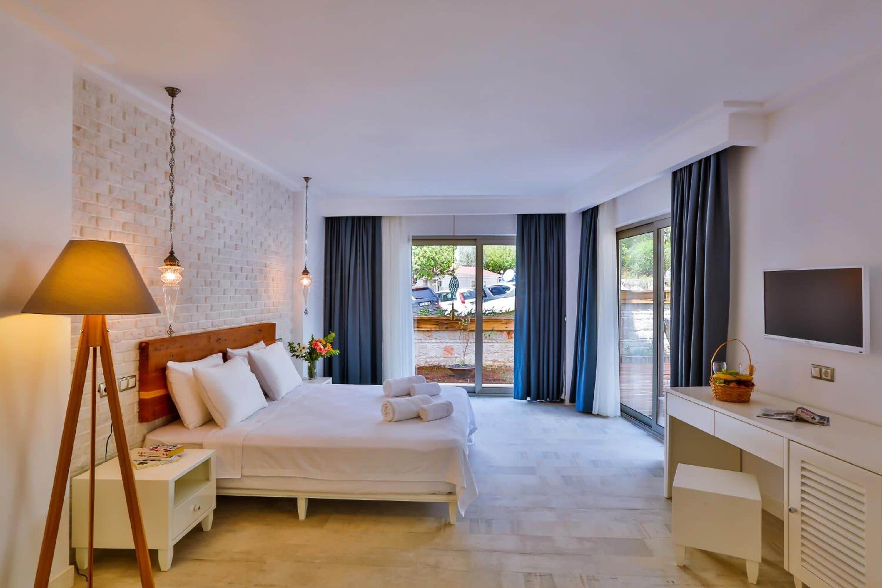 1 bedroom, premium bedding, minibar, in-room safe