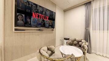 Premium bedding, free WiFi