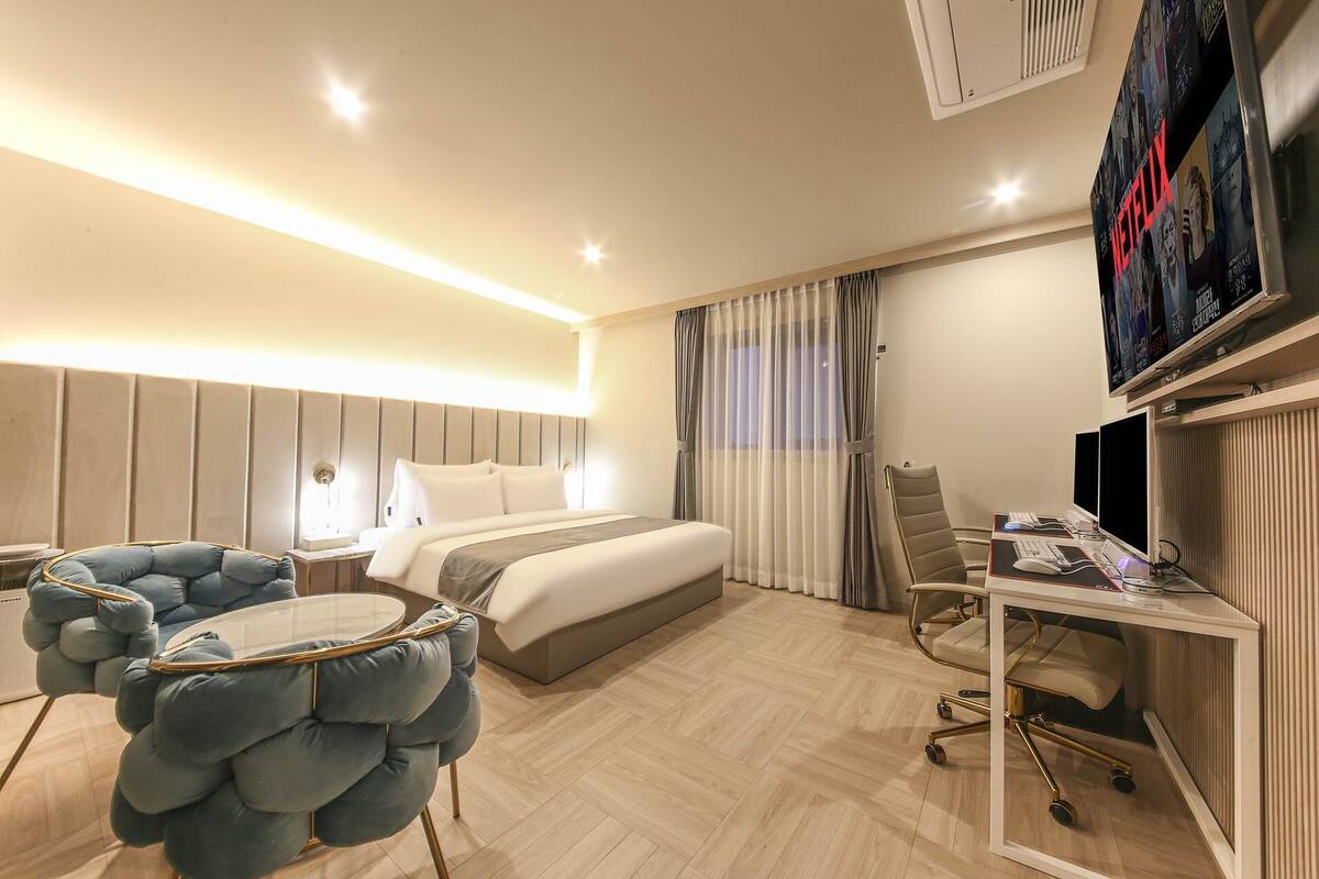 浪漫双人房 | 高档床上用品、免费 WiFi