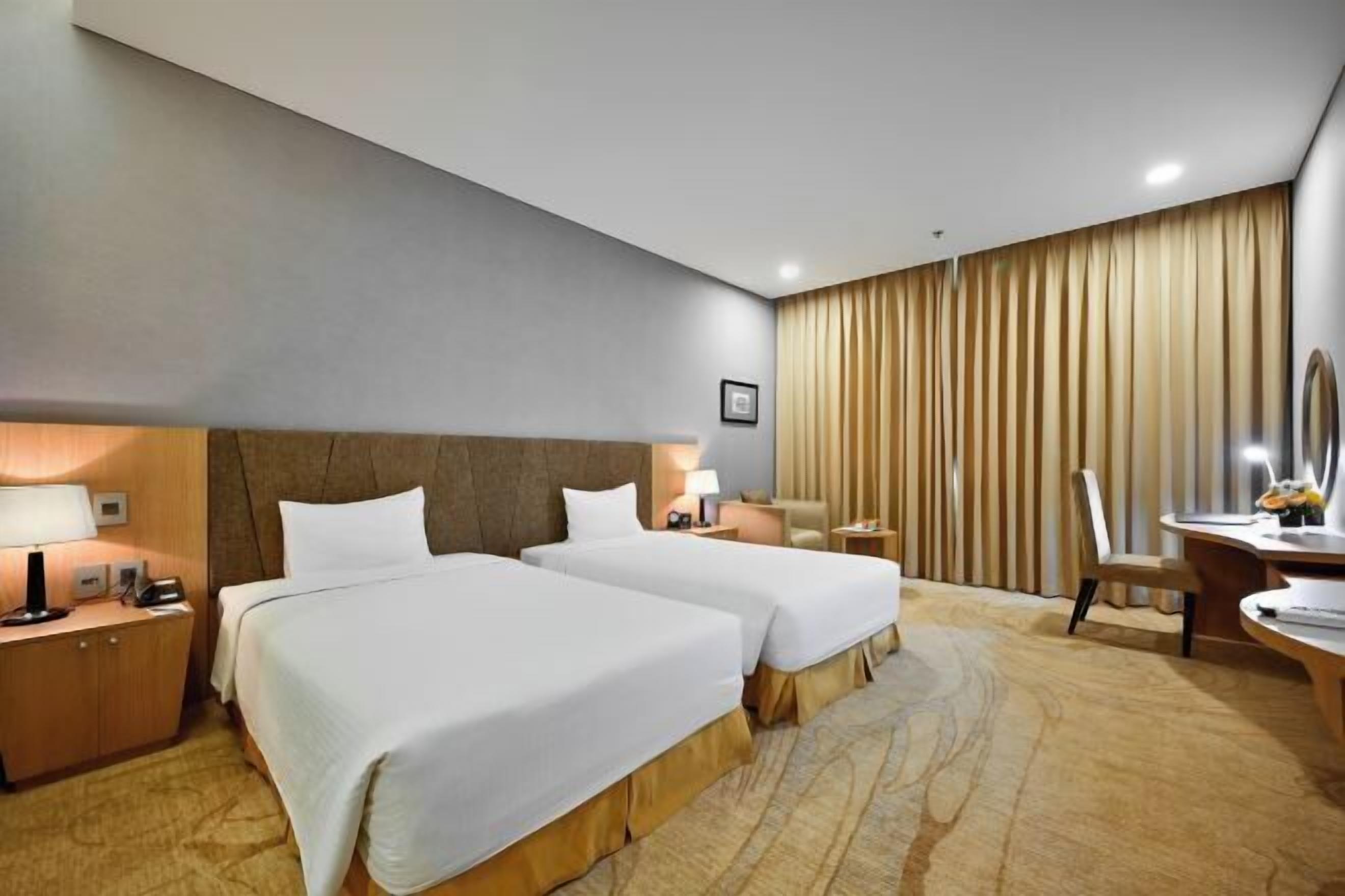 迷你吧、客房内保险箱、办公桌、隔音