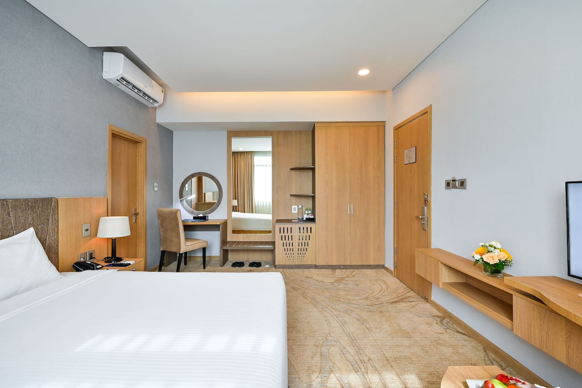 ห้องพรีเมียมดับเบิล | มินิบาร์, ตู้นิรภัยในห้องพัก, โต๊ะทำงาน, ห้องเก็บเสียง