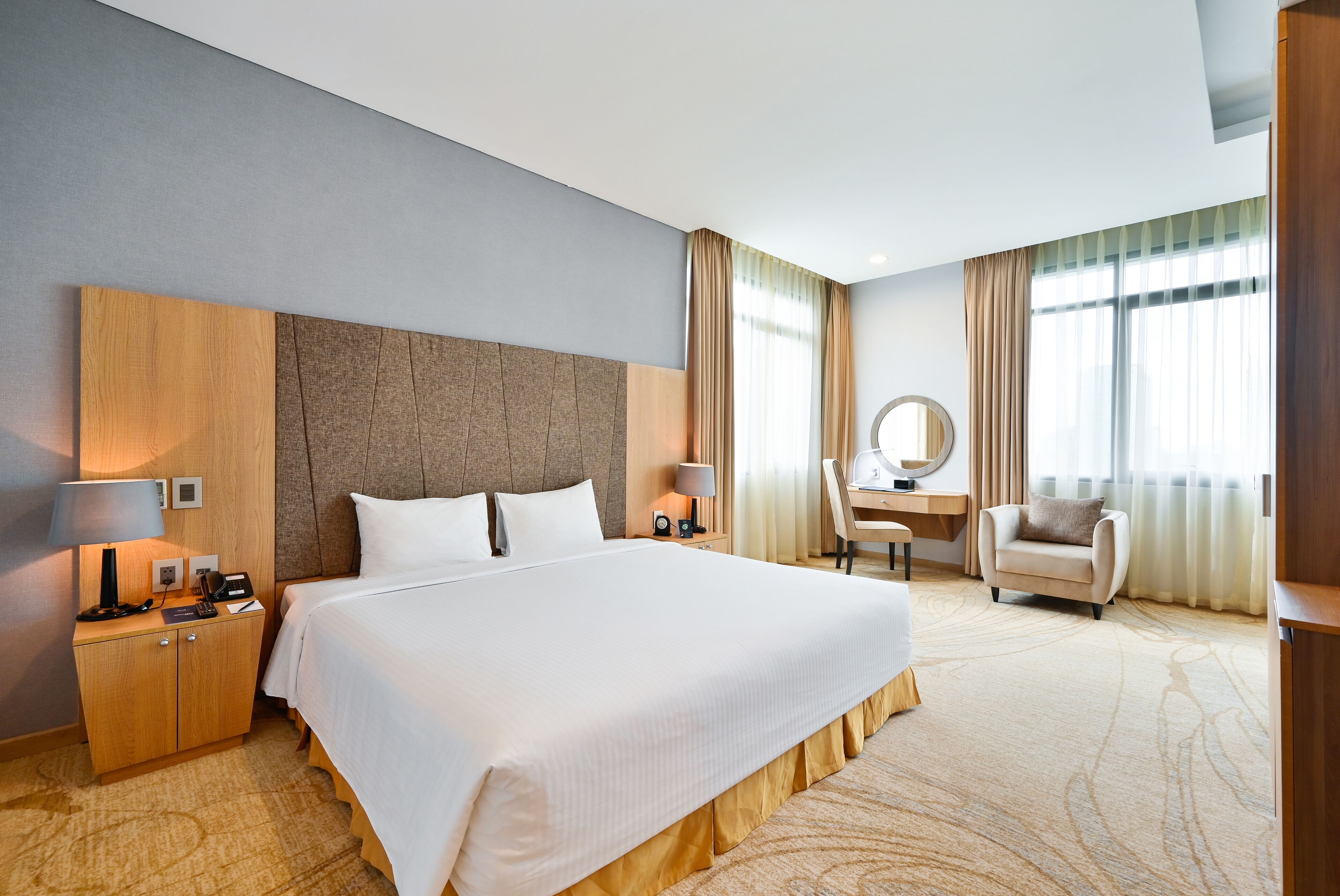 executive suite | 1 bedroom, minibar, in-room safe, desk