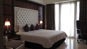 Habitación Deluxe | Ropa de cama de alta calidad y minibar