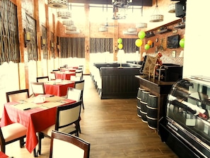 Breakfast, lunch and dinner served - Central Park Tower Resort (Angeles City)