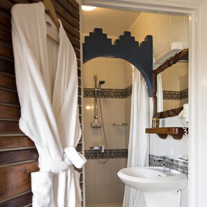 Superior Twin Room | Bathroom | Free toiletries, hair dryer, bathrobes, bidet - Villa Quieta (Essaouira)