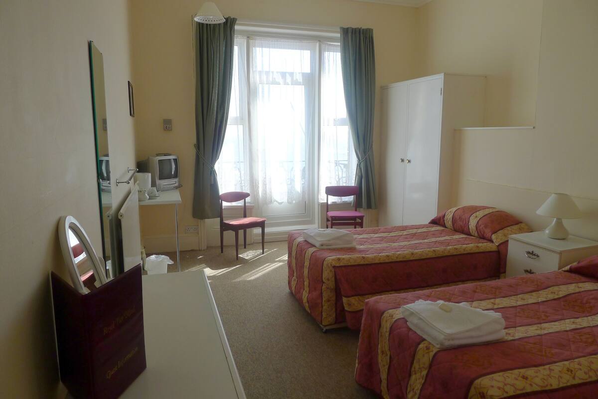 Desk, iron/ironing board, bed sheets, wheelchair access