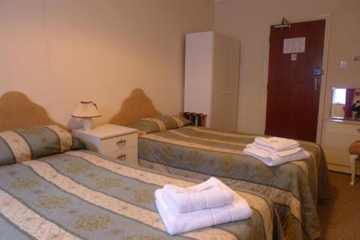 Desk, iron/ironing board, bed sheets, wheelchair access